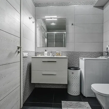 Apartment Amazing 3 Bedroom On The First Line Of The Americas Beach, Air Conditioner And Terrace Ocean View