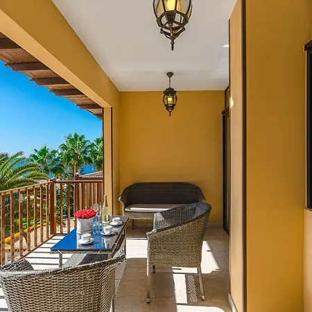 Apartment Amazing 3 Bedroom On The First Line Of The Americas Beach, Air Conditioner And Terrace Ocean View *