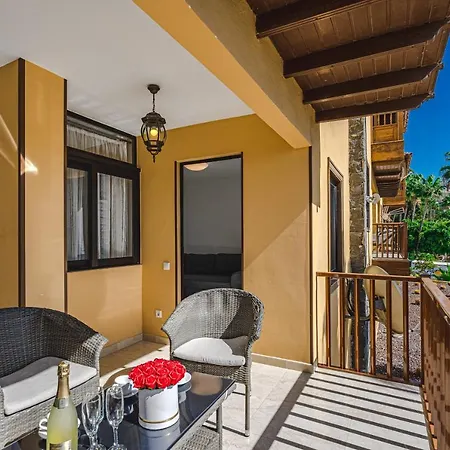 Apartment Amazing 3 Bedroom On The First Line Of The Americas Beach, Air Conditioner And Terrace Ocean View *