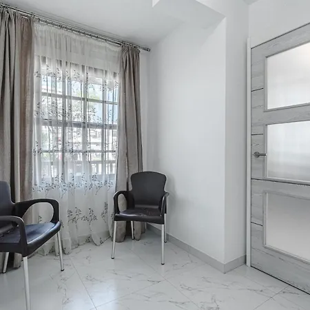Amazing 3 Bedroom On The First Line Of The Americas Beach, Air Conditioner And Terrace Ocean View Apartment