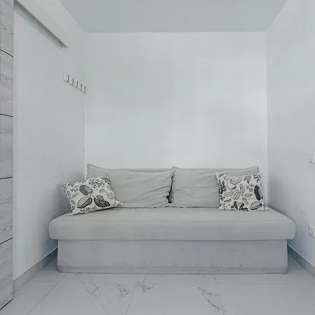 Amazing 3 Bedroom On The First Line Of The Americas Beach, Air Conditioner And Terrace Ocean View Apartment *