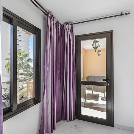 Apartment Amazing 3 Bedroom On The First Line Of The Americas Beach, Air Conditioner And Terrace Ocean View *