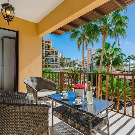 Amazing 3 Bedroom On The First Line Of The Americas Beach, Air Conditioner And Terrace Ocean View * Playa de las Americas (Tenerife)