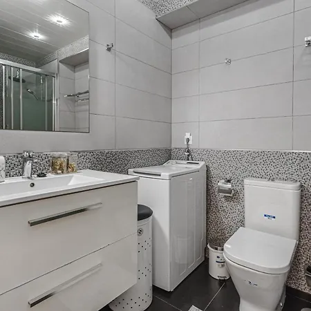 Amazing 3 Bedroom On The First Line Of The Americas Beach, Air Conditioner And Terrace Ocean View * Playa de las Americas (Tenerife)
