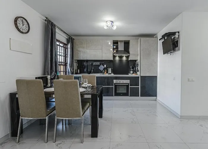 Amazing 3 Bedroom On The First Line Of The Americas Beach, Air Conditioner And Terrace Ocean View شقة