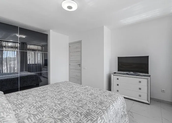 شقة Amazing 3 Bedroom On The First Line Of The Americas Beach, Air Conditioner And Terrace Ocean View