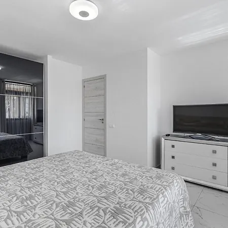 Apartment Oceanfront Oasis: 3-bedroom Americas Retreat