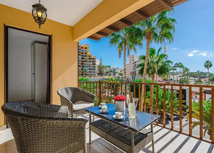 Amazing 3 Bedroom On The First Line Of The Americas Beach, Air Conditioner And Terrace Ocean View * Playa de las Américas