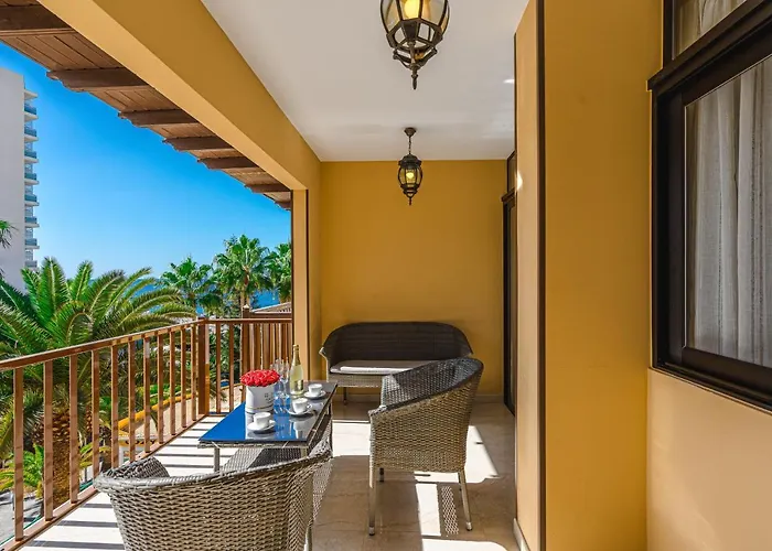 Daire Amazing 3 Bedroom On The First Line Of The Americas Beach, Air Conditioner And Terrace Ocean View *