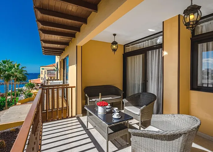 Amazing 3 Bedroom On The First Line Of The Americas Beach, Air Conditioner And Terrace Ocean View Daire Playa de las Américas