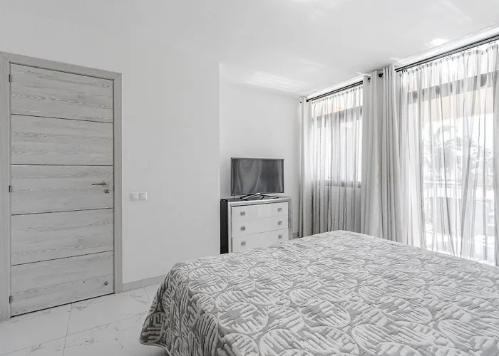 Apartmán Amazing 3 Bedroom On The First Line Of The Americas Beach, Air Conditioner And Terrace Ocean View *